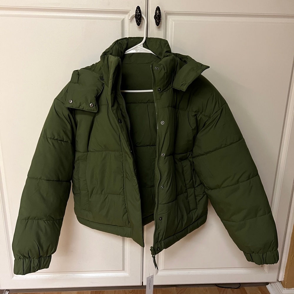 American Eagle Puffer Jacket NWT